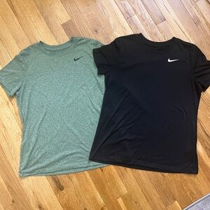 The Nike Tee Women’s medium